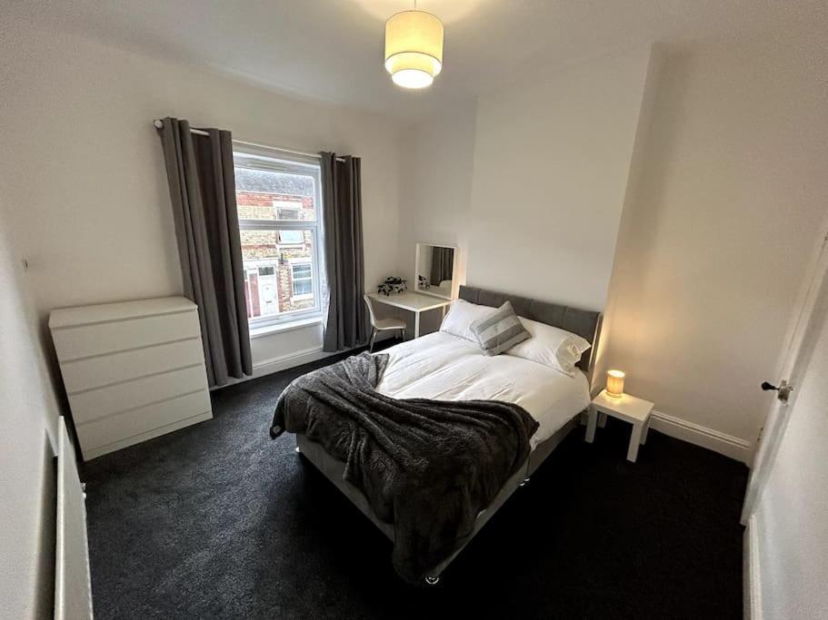 Bright Home From Home Stoke-on-Trent 외부 사진