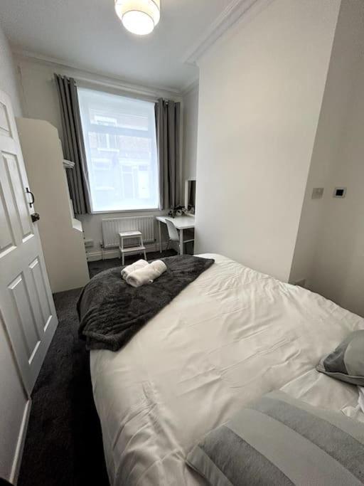 Bright Home From Home Stoke-on-Trent 외부 사진